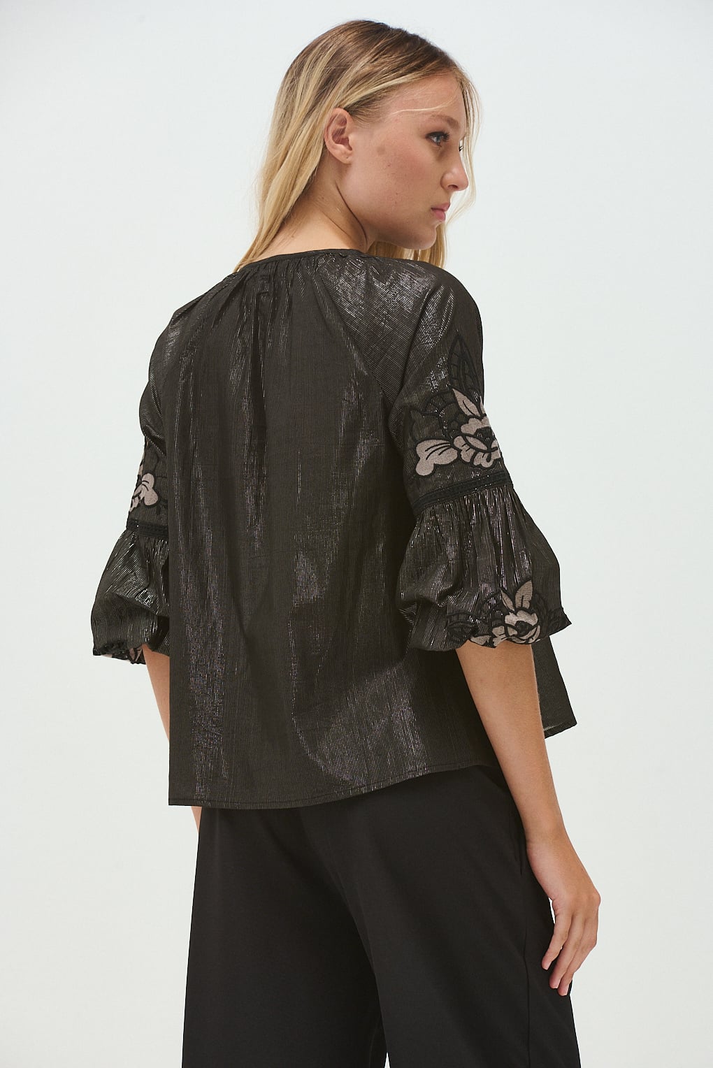 blusa bordada