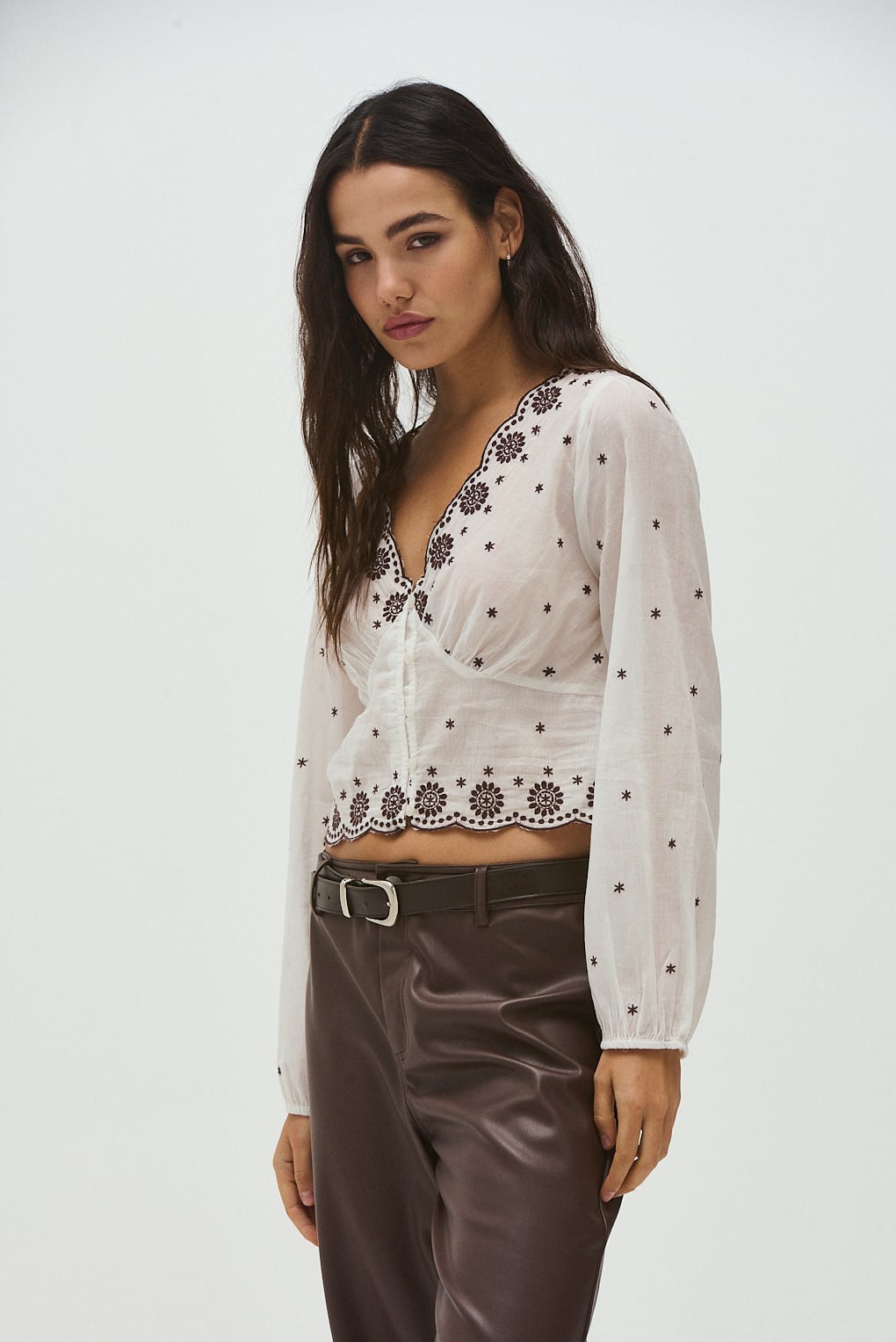 blusa bordada