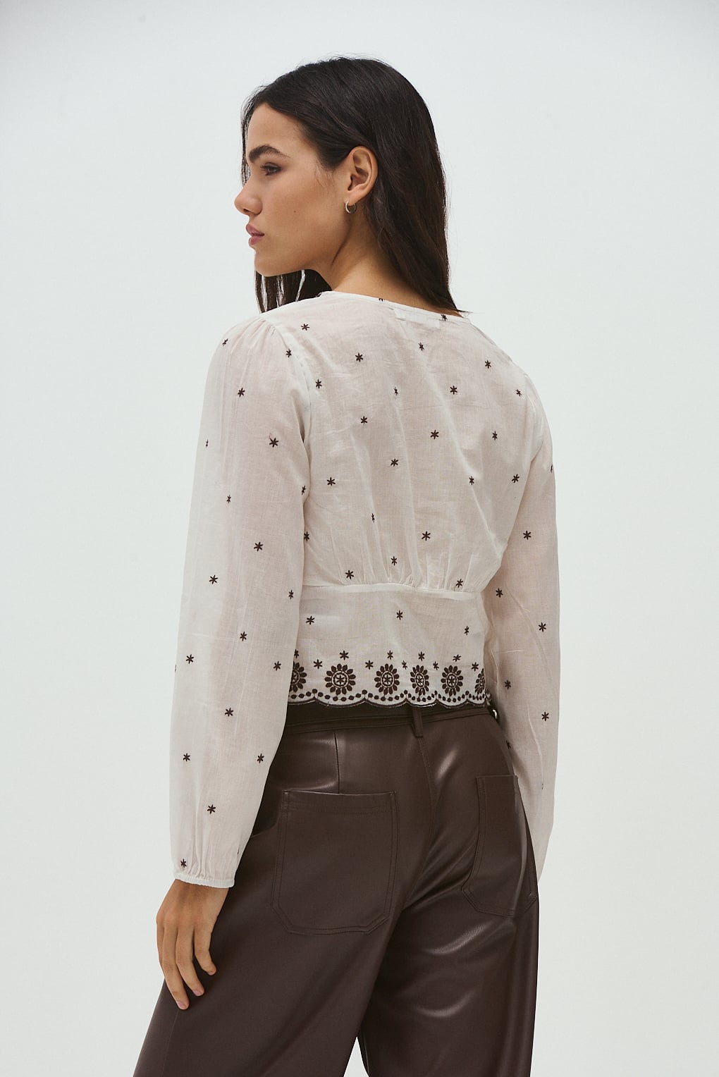 blusa bordada