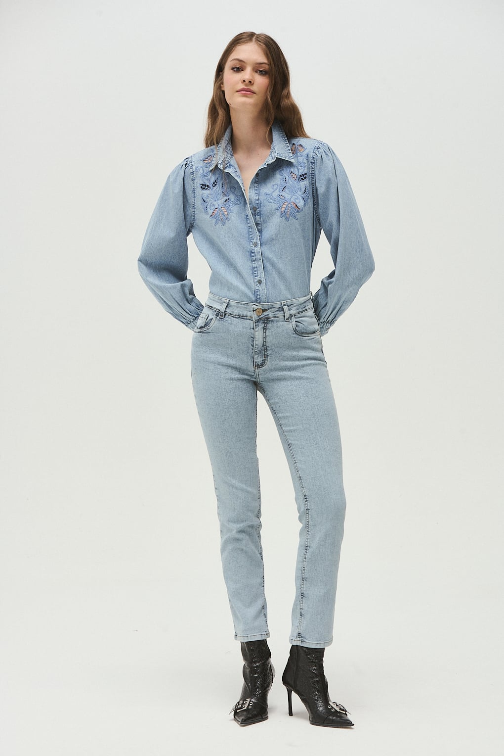 camisa denim bordada