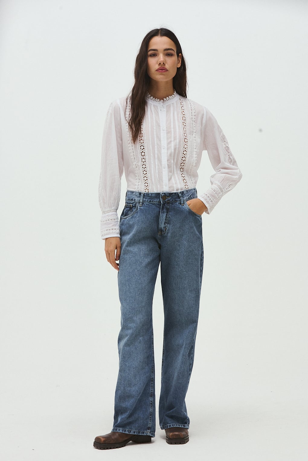 Blusa de algodón con detalles de encaje